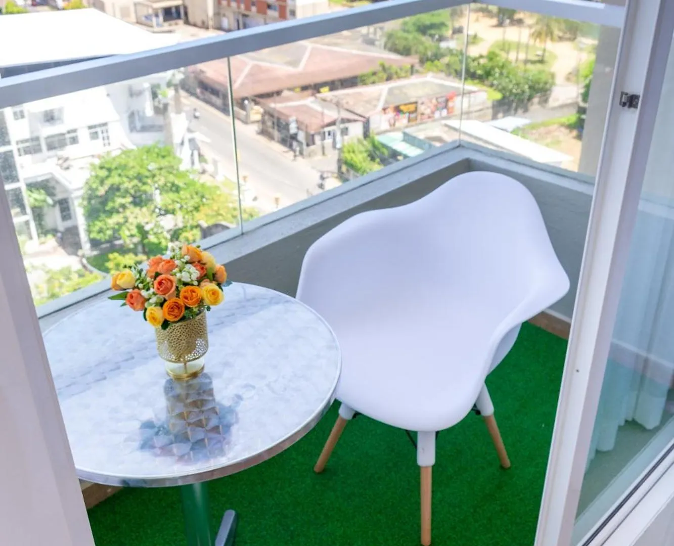 Ocean Breeze By Livinji - Luxury Apartments Negombo