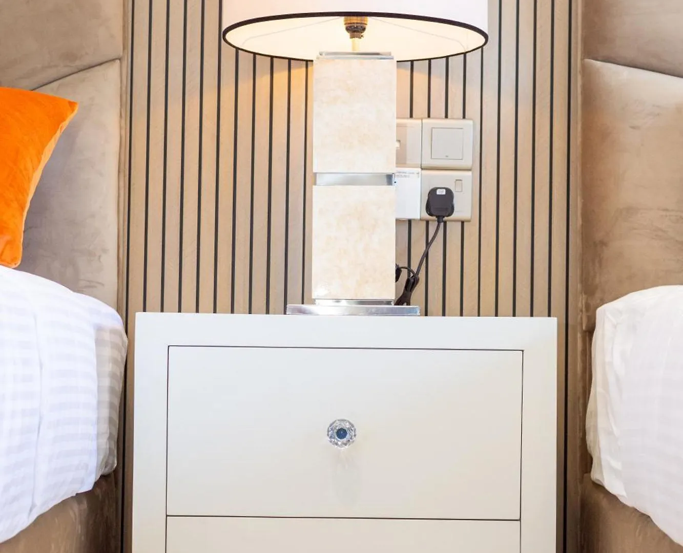 Ocean Breeze By Livinji - Luxury Apartments Negombo