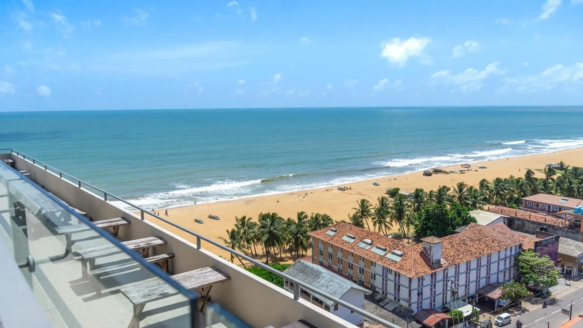 Ocean Breeze By Livinji - Luxury Apartments Negombo
