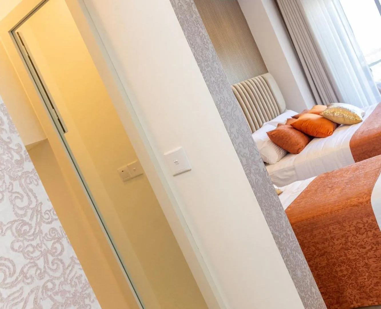 Ocean Breeze By Livinji - Luxury Apartments Negombo