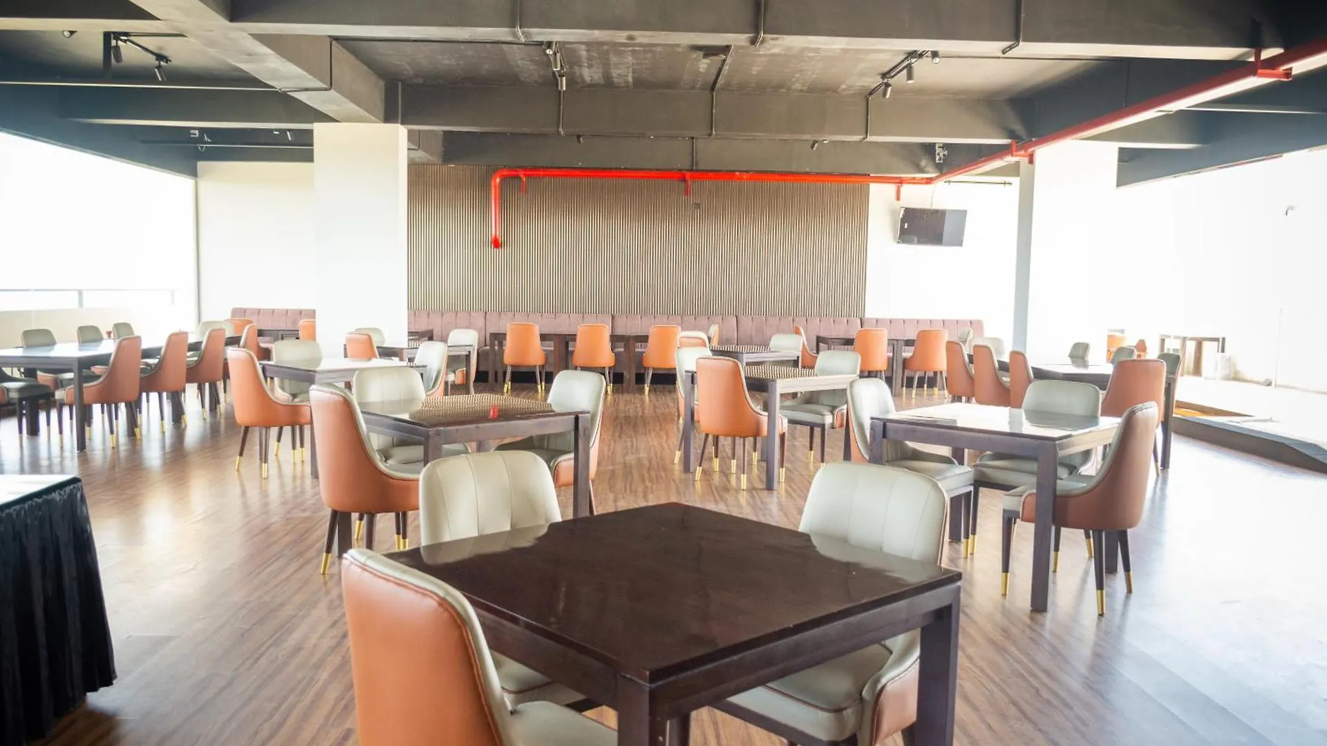 Ocean Breeze By Livinji - Luxury Apartments Negombo