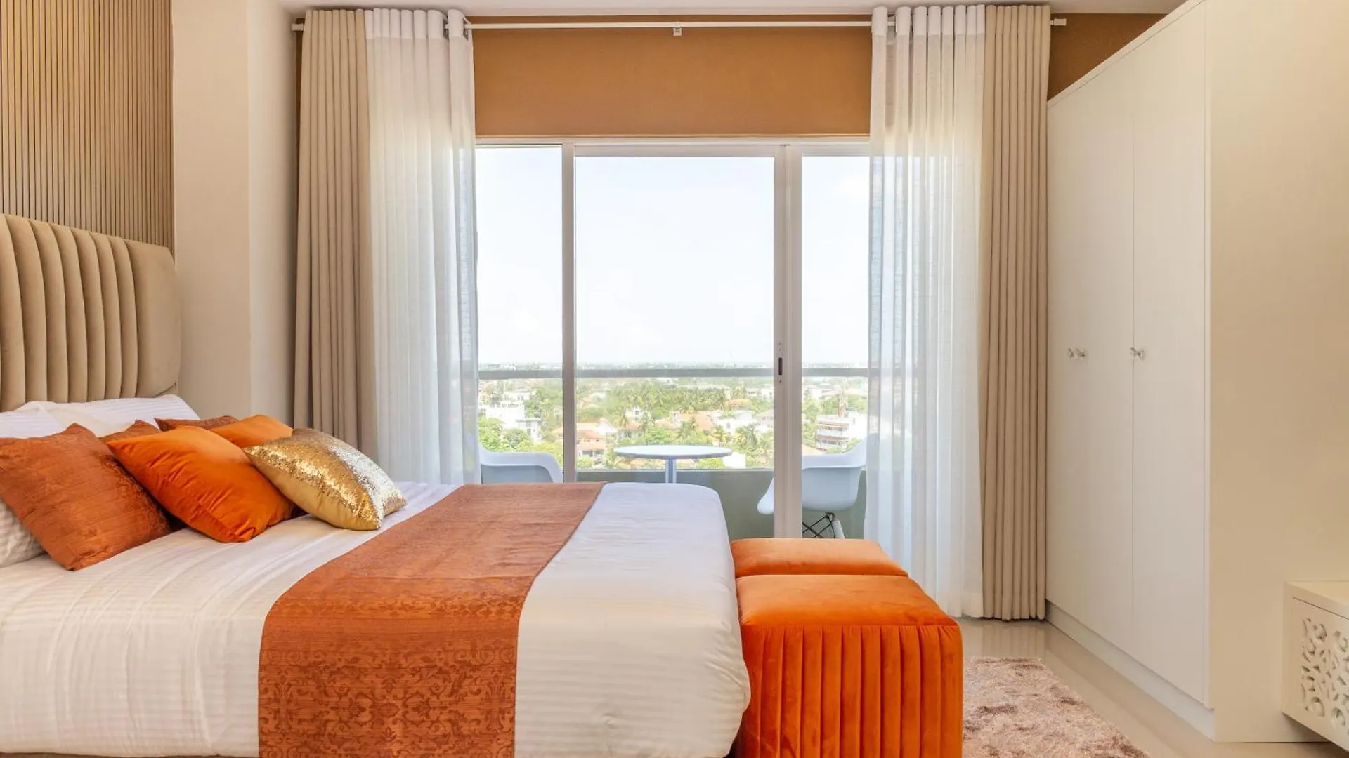 Ocean Breeze By Livinji - Luxury Apartments Negombo 0*,