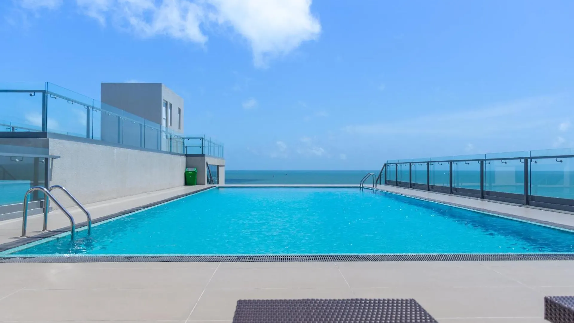 Ocean Breeze By Livinji - Luxury Apartments Negombo